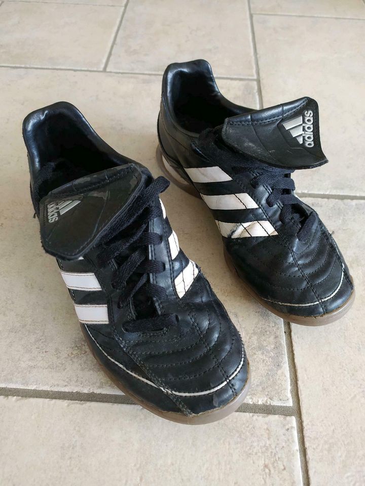 Fussball Hallenschuhe Gr. 37 1/3 in Burladingen