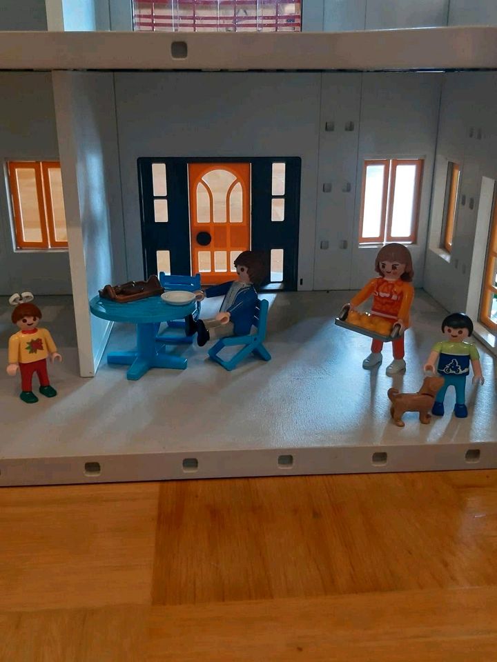 Playmobil Wohnhaus 4279 mit Erweiterung in Neubiberg