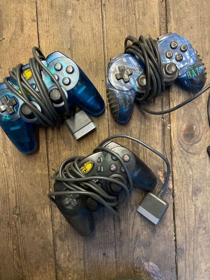 PS1 PS2 MAD Catz Controller Batman Blau schwarz in Ellwangen (Jagst)