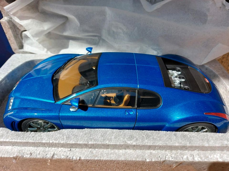 1:18 Bugatti EB 18.3 chiron Concept blue autoart 70911 in Berlin