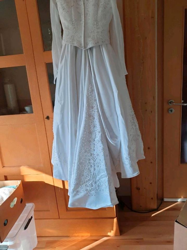 Brautkleid, Hochzeitskleid, weiß mit Schleppe, Perlen, Unterrock in Oberhausen