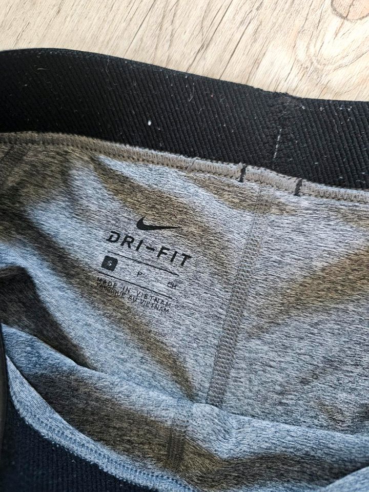 Nike Pro Running Shorts Grau S in Paderborn