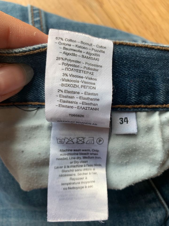 Jeansshorts von Cheap Monday in L in Würselen