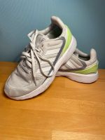 Adidas Hallenschuhe Sportschuhe 36 2/3 Niedersachsen - Aerzen Vorschau