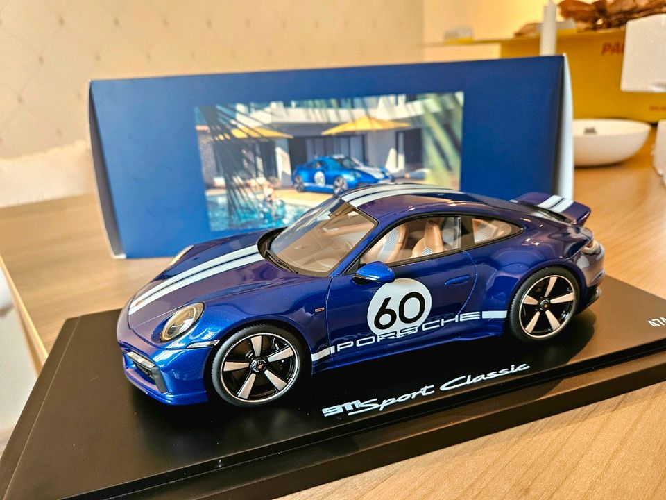 Spark Porsche 911 992 Sport Classic blau 1:18 Ovp Vitrine Modell in Zwinge