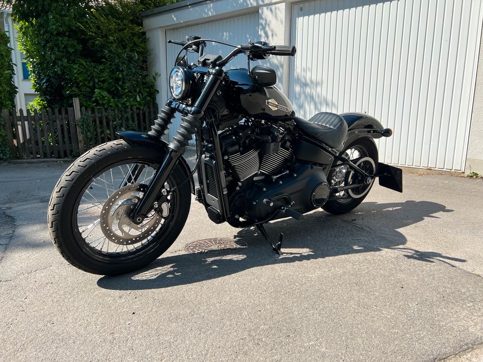 Harley Davidson Street Bob 114 Softail Custom Jekill&Hyde 5HD in Wuppertal