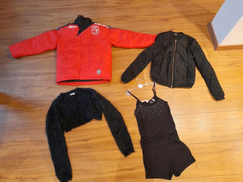 Mädchen Kleider Paket Grösse 152 bzw. XS in Bremen