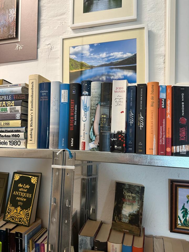 Bücher alle möglichen Genre neuwertig günstig abzugeben in Schwerin