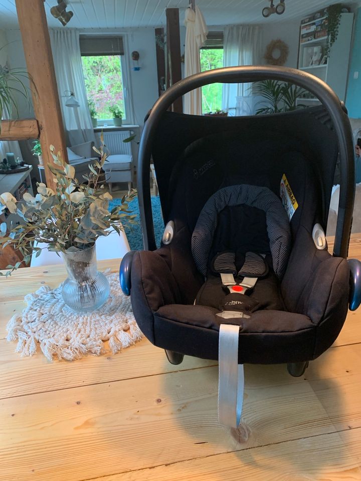 Maxi Cosi  Cabrio Fix mit Easy Fix Base / Isofix Station in Wuppertal