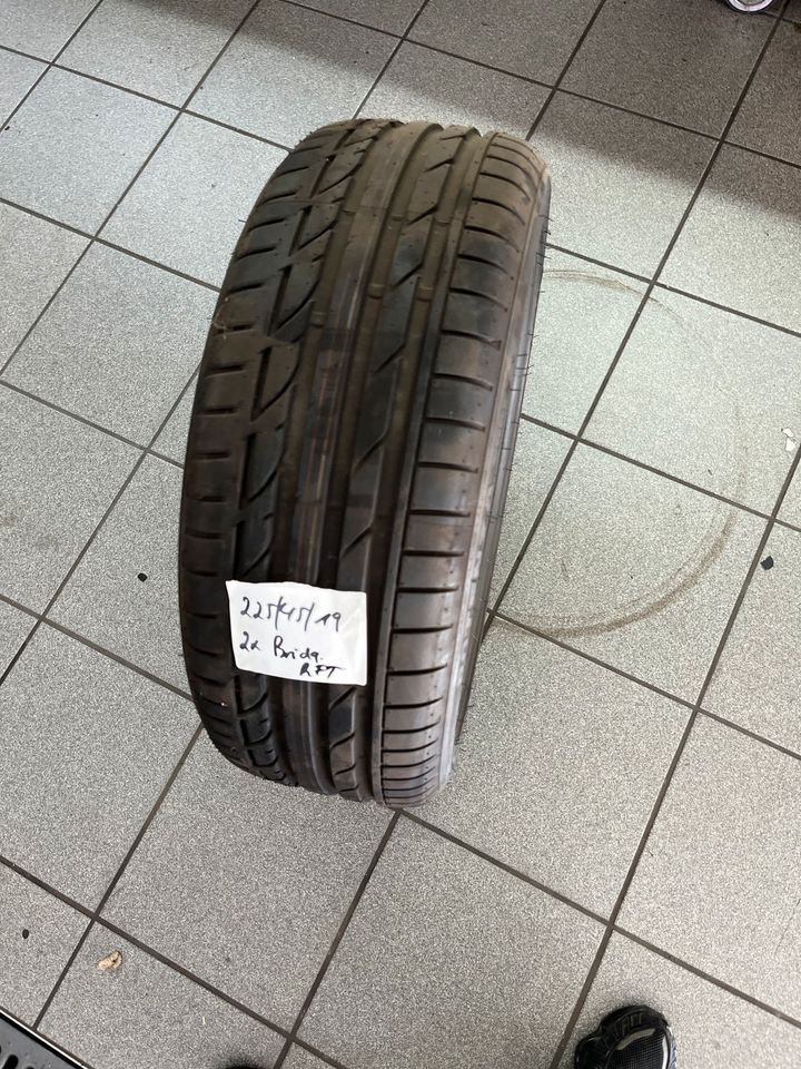 2x 225 45 19 rft Bridgestone in Saarlouis