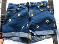 Jeans-Shorts mit Blumenstickerei - Größe 36 Wandsbek - Hamburg Eilbek Vorschau