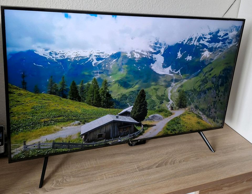 Samsung Fernseher 55“ GQ55Q60RGTXZG QLED 4K, Smart TV und Smart in Bremen