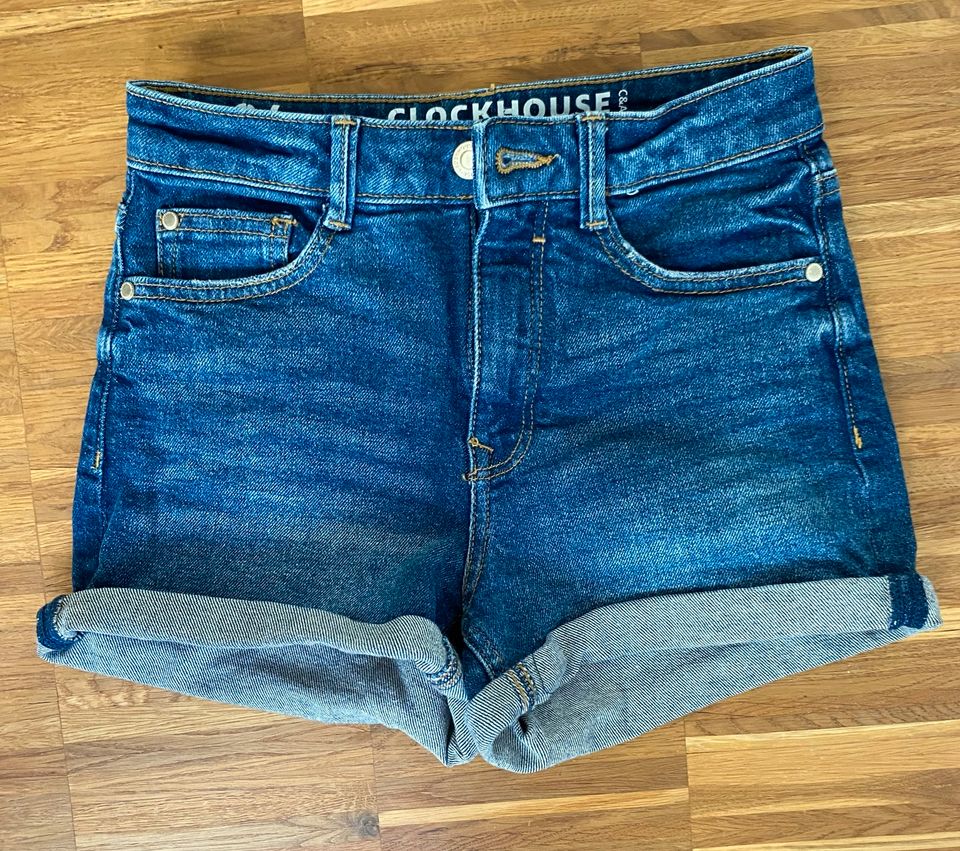 Kurze Jeanshose in Darmstadt