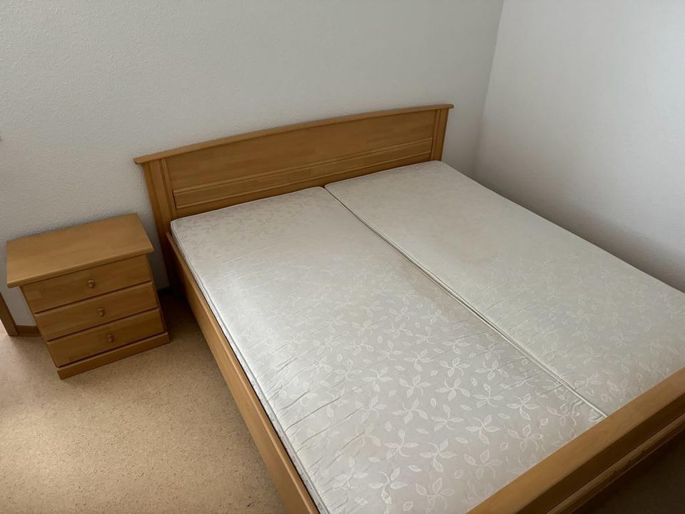 Schlafzimmer Doppelbett Kleiderschrank in Hochkirch