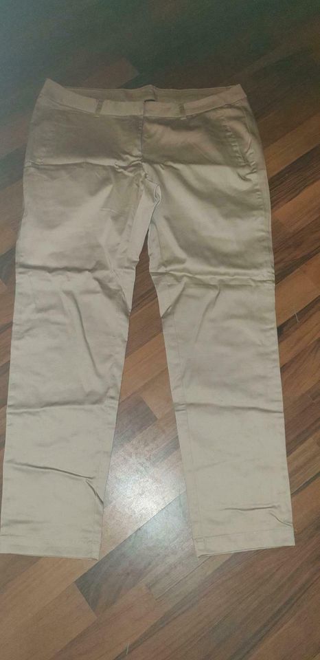 Damenhose beige, Anzughose Gr. 44, schmaler Schnitt in Furth im Wald