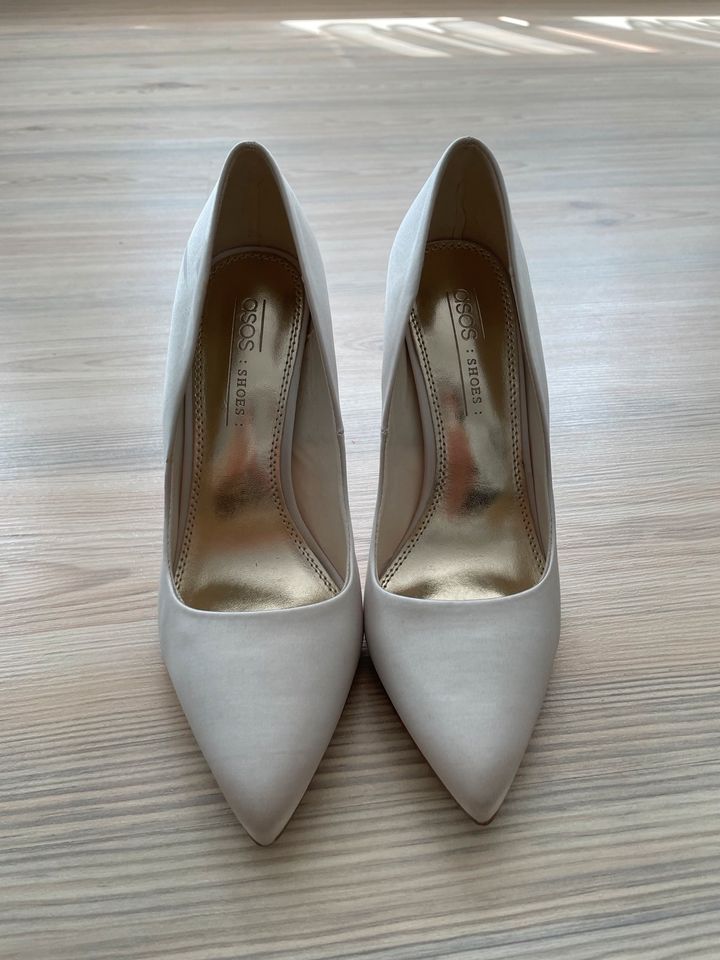 ASOS High Heels, neuwertig, Farbe Champagner in Coppenbrügge