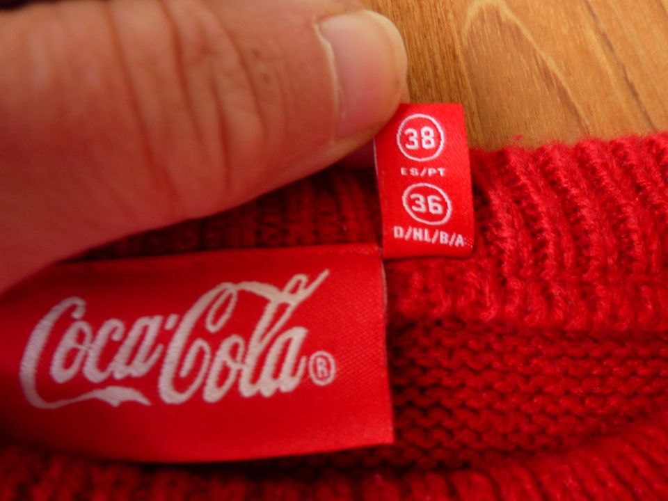 Winterstrick-Pullover schwarz, Pudelmützen 146, rot Coca Cola in Wiesbaden