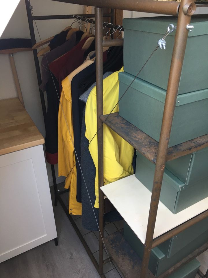 Garderobe Ständer Vintage Regal Kleiderschrank in Jarplund