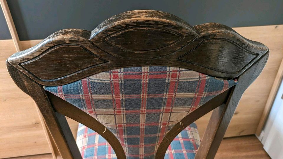 6 alte Holzstühle gepolstert zum Restaurieren in Bremen