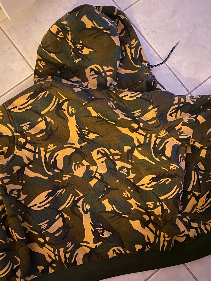 Bape wendejacke Olive top Zustand original in Overath