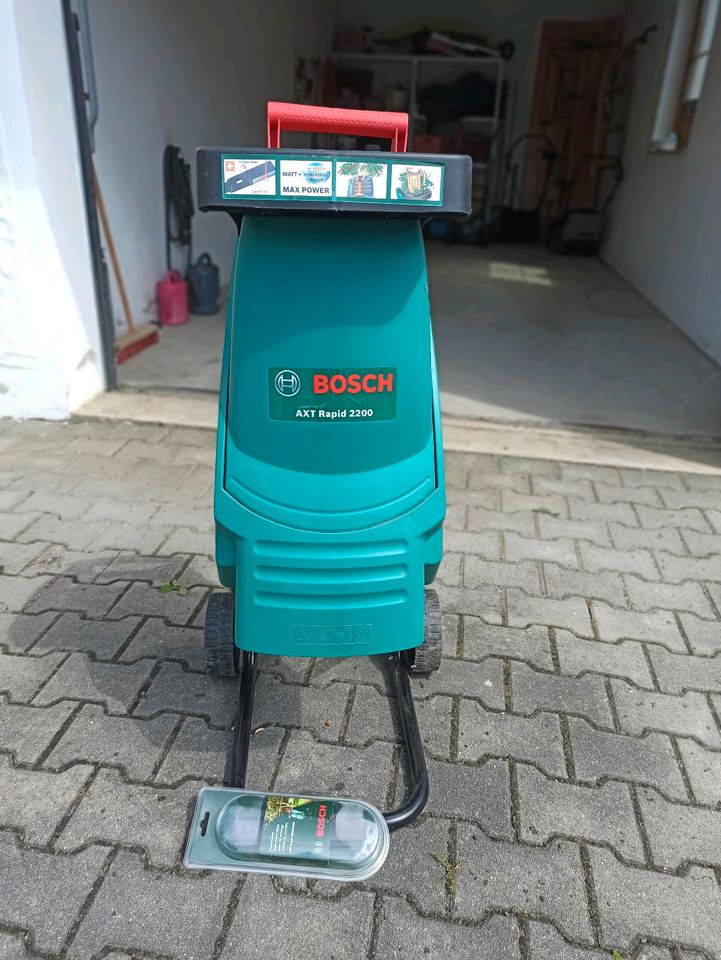 Bosch AXT 2200 Häcksler Gartenhäcksler neuwertig mit Ersatzklinge in Haarbach