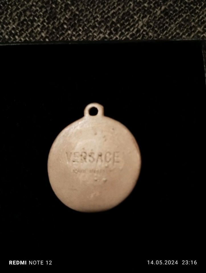 Versace Anhänger Gold von Kette, Vintage in Dresden