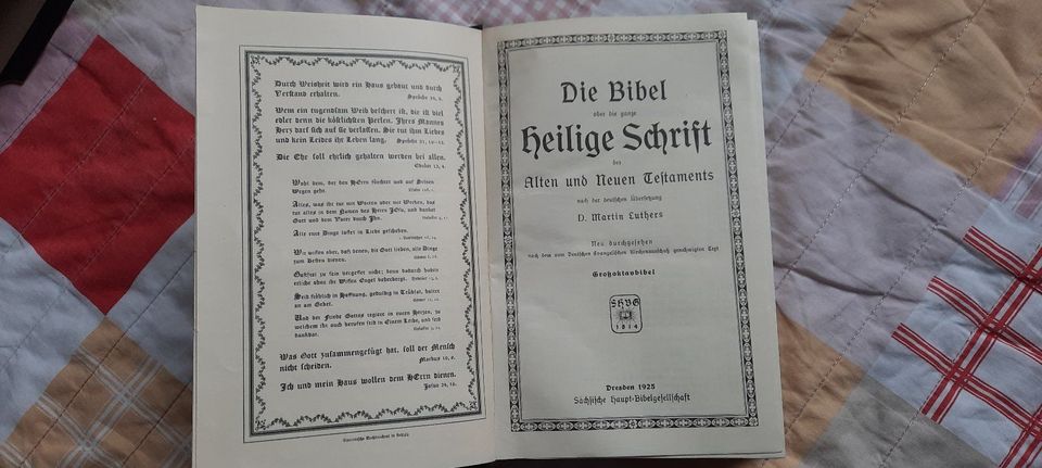 heilige Schrift,  Bibel, altes Buch, Altes und neues Testament in Oelsnitz/Erzgeb.