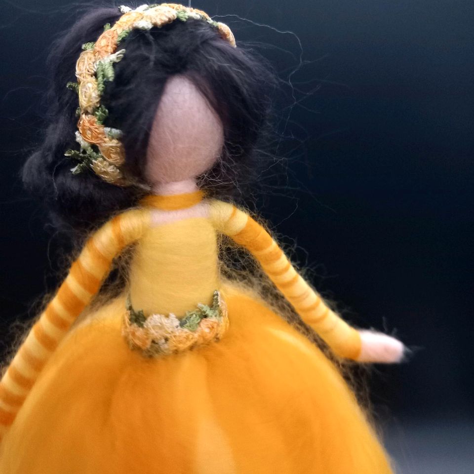 Filzfee Elfe Prinzessin Kleid Geschenk Mobile Puppe Deko in Walddorfhäslach