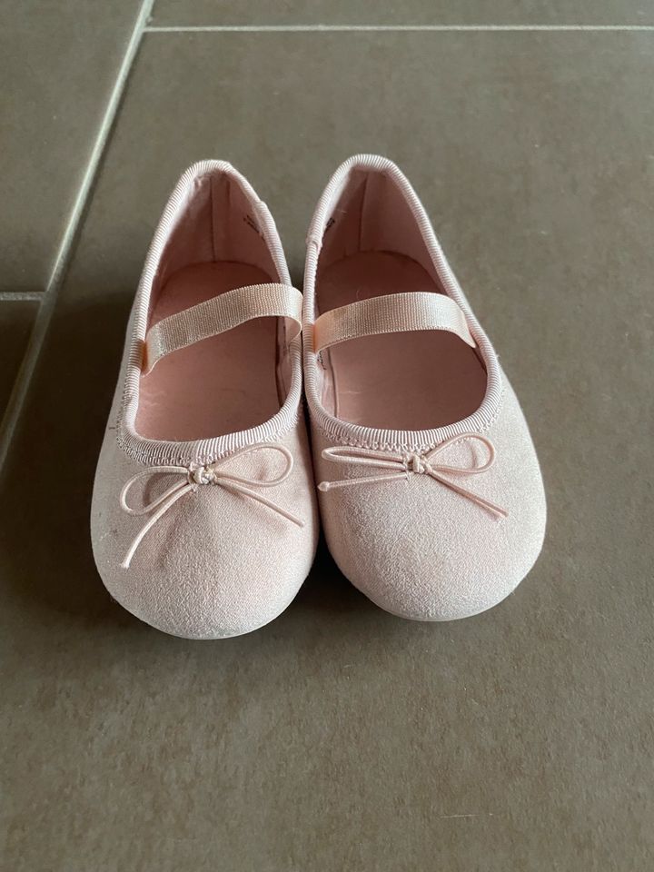 Süße ungetragene Ballerinas Größe 20/21 Kinderschuhe Mädchen in Bad Kötzting