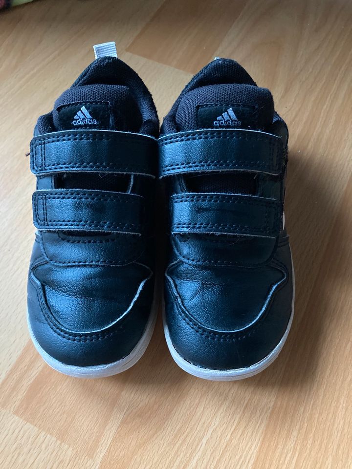 Adidas Turnschuhe Gr.24 in Essen