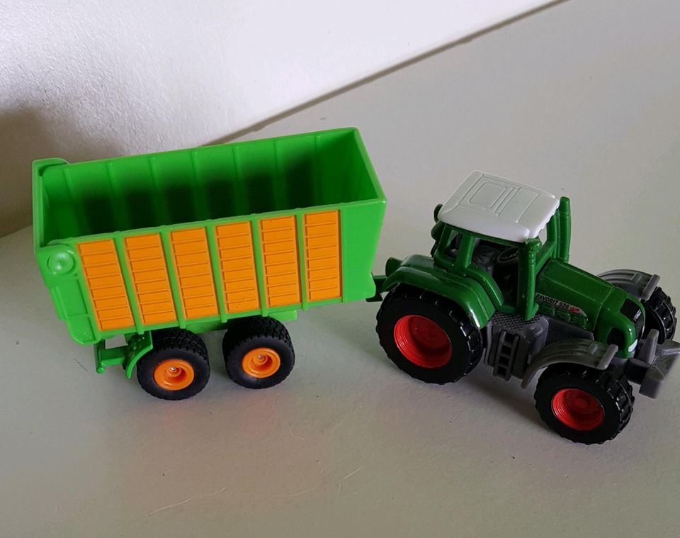 Siku 1:87 Farmer Konvolut Traktoren + Anhänger Landwirtschaft in Berlin