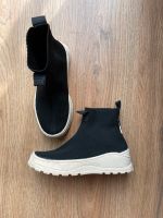 Zara Sneaker Boots schwarz 28 Socken beige Bayern - Kahl am Main Vorschau