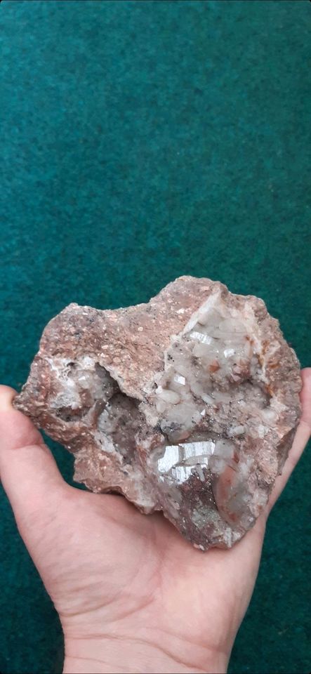 Mineralien Schneekopfkugel Porphyrkugel Quarz Hämatit Kristalle in Leipzig