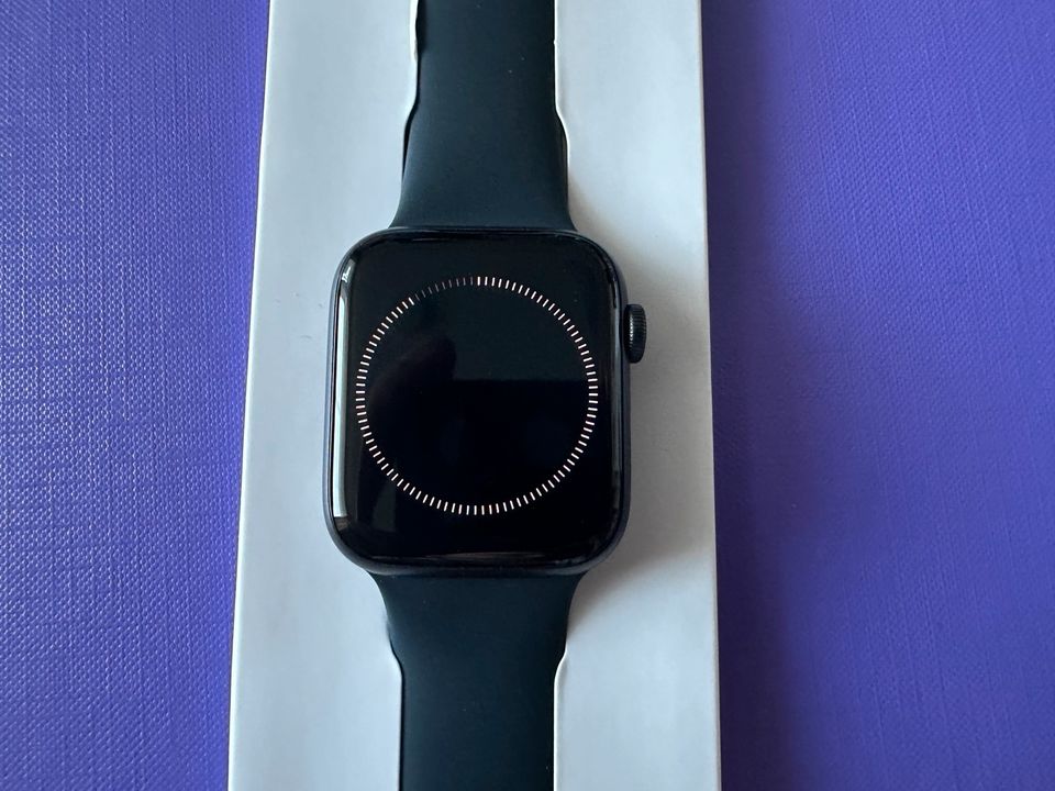 Apple Watch SE 44mm 2020 in Ludwigsfelde