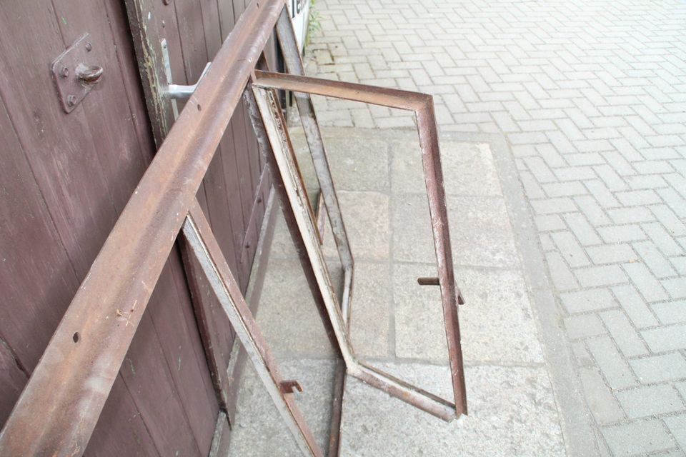 Fenster Eisenfenster geschmiedet Stallfenster Deko in Hohenbocka