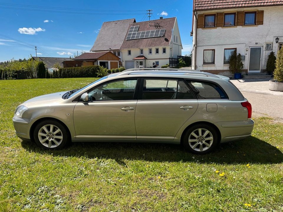 Toyota Avensis 2.0 VVT-i Executive in Rosenfeld