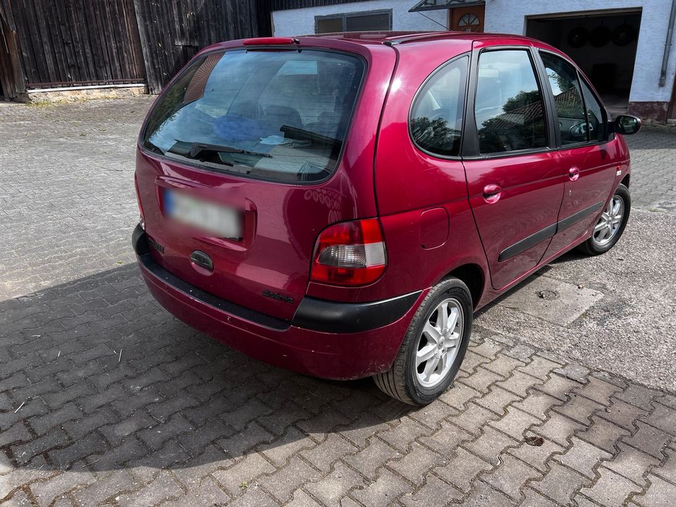 Verkaufe Renault ein gut erhaltenes Auto mit 1,6-Liter-Benziner in Störnstein