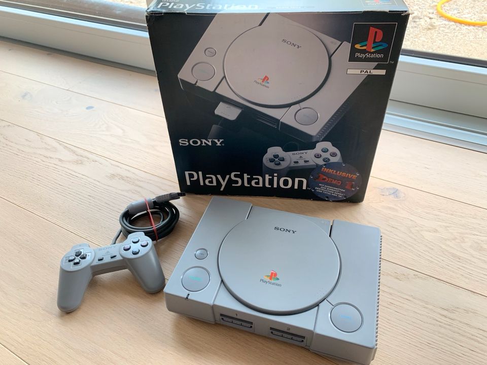 PlayStation 1 OVP mit org Dual Shock Controller, uvm in Oberasbach