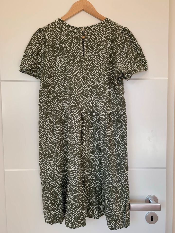 Wie NEU Vila Kleid Kurzarm Sommerkleid 40 grün L Pünktchen in Velen