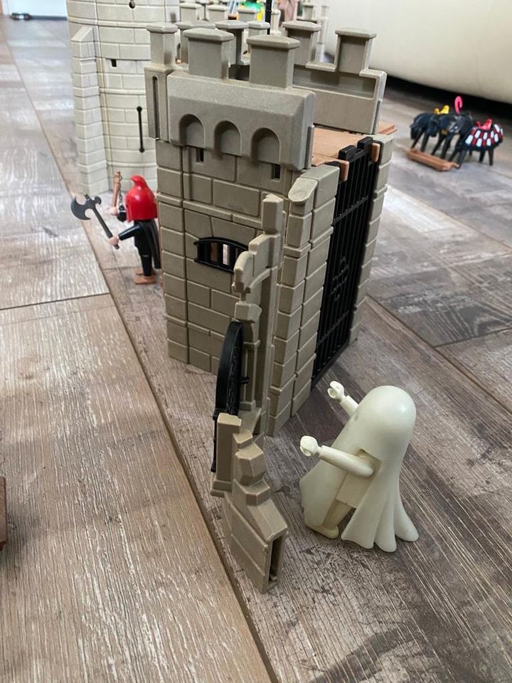 Playmobil Ritterburg 3888 mit viel Zubehör Geist Ritter Kerker… in Chemnitz