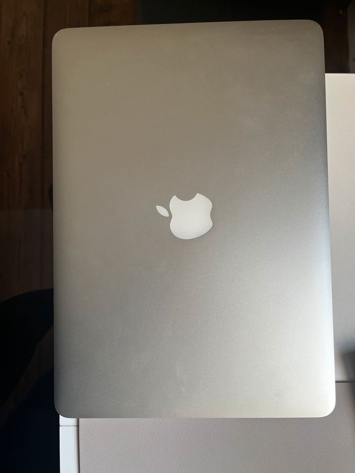 Apple MacBook Air 13“ 256 GB in Bühlertann