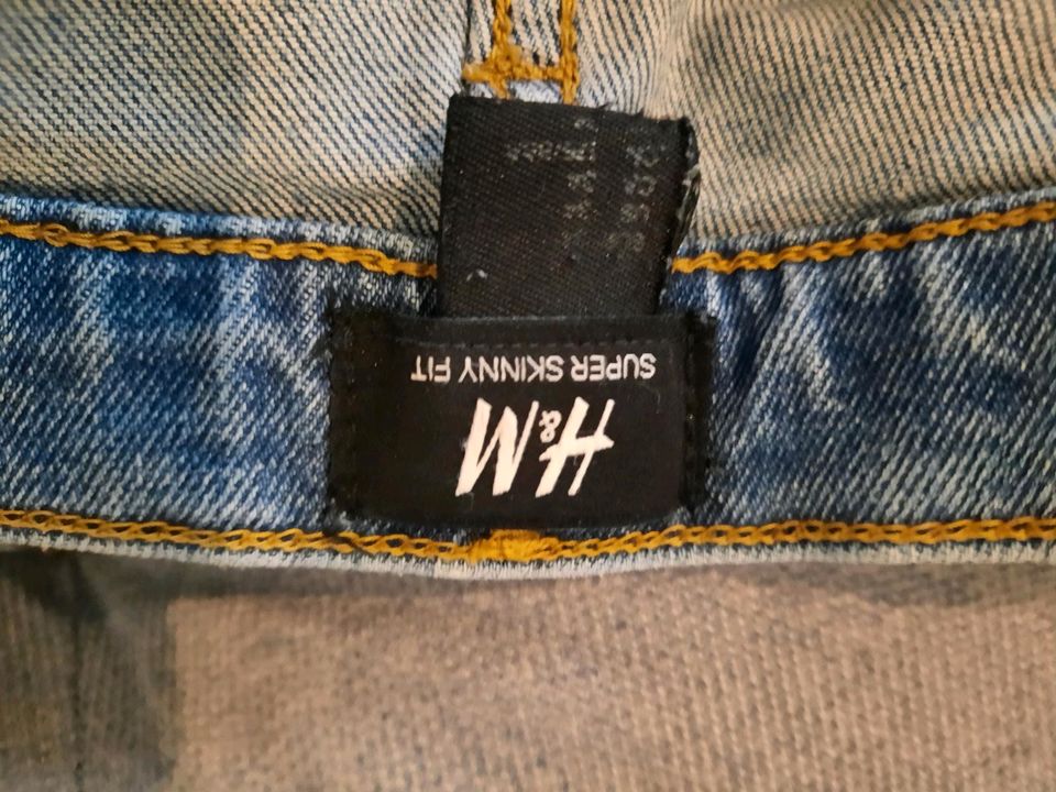 Herrenjeans von H&M Weite 34 super skinny fit in Schacht-Audorf