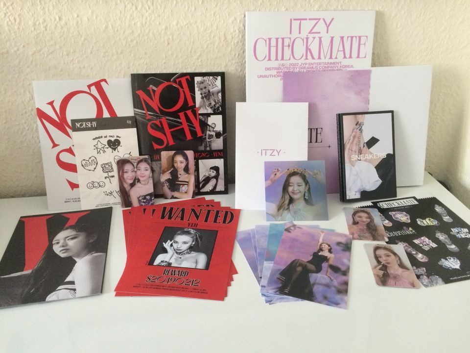 Itzy Album Not Shy Checkmate Yuna Lia Edtion Photocard FIRST PRES in Berlin