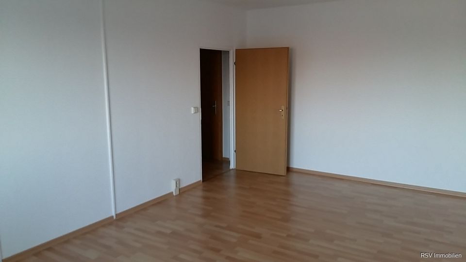 JobCenter geeignet ab 6 Person - ruhig + günstig - 4-Zi. 89 m² - sofort verfügbar - in Magdeburg