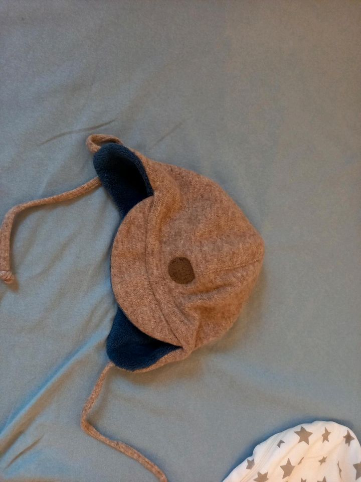 Mütze mit Schild Ohrenwärmer gefüttert Größe 48/49 in Oberteuringen