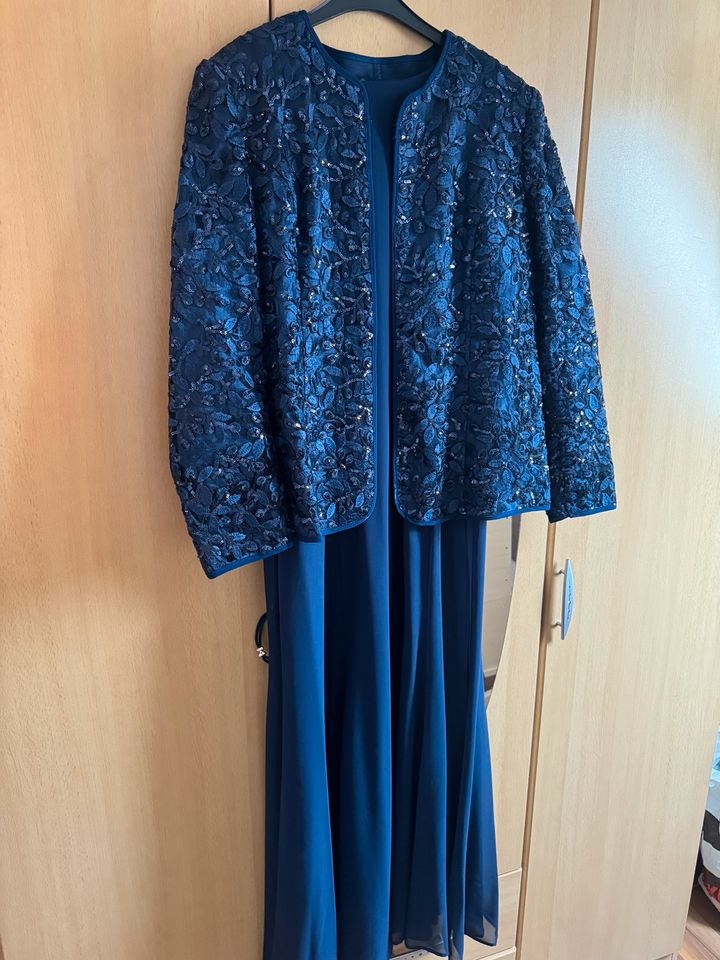 Abendkleid mit einem schönen Blazer in Beilstein