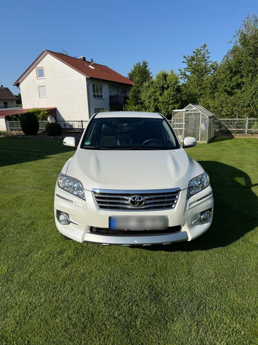 Abbildung des Autos Toyota RAV 4 2,0-l-Valve…
