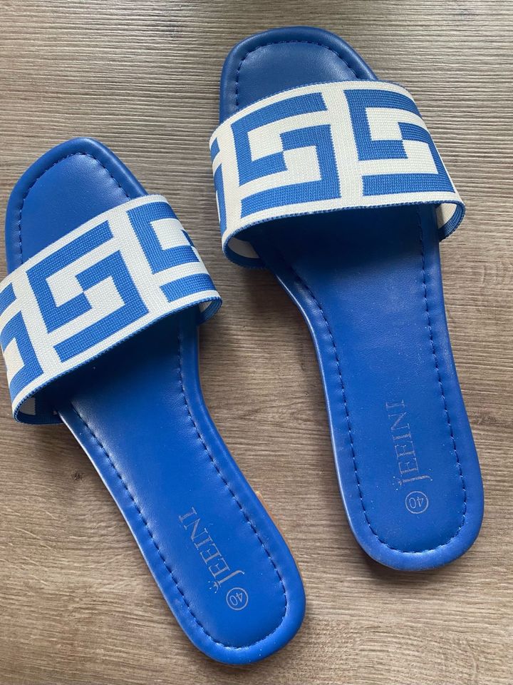Pantoletten Sommer Sabot Schuhe Sandalen 40 blau in Neu-Anspach