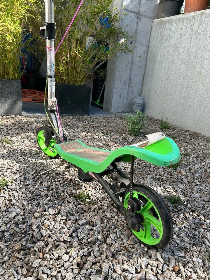 Space Scooter/Roller X590 - Schwarz / Grün in Stegen