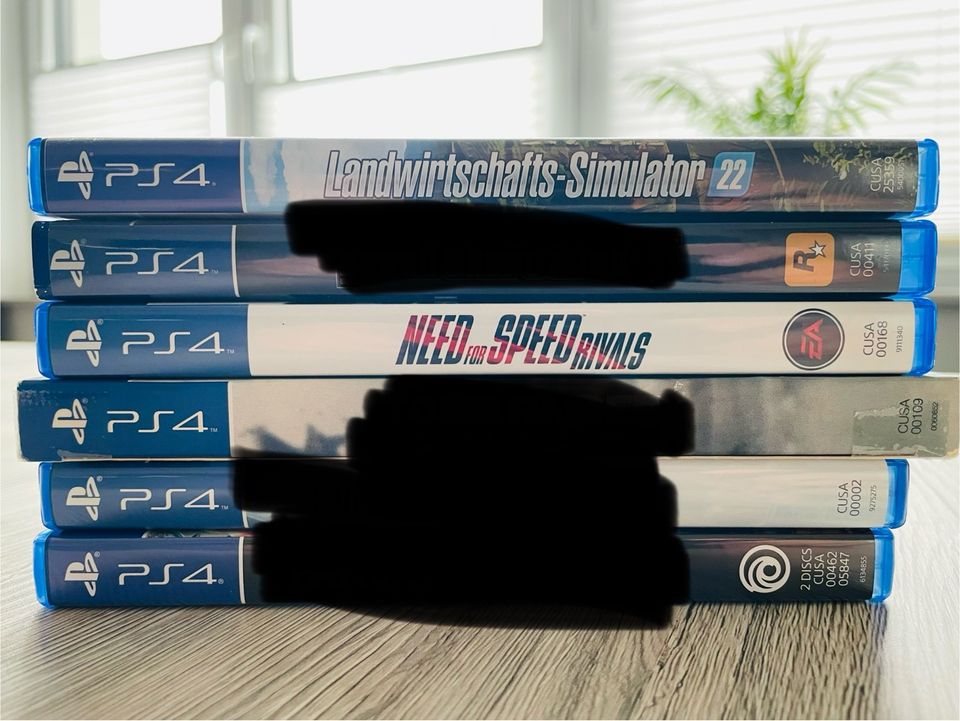 PlayStation 4 500GB mit Zubehör in Gieboldehausen